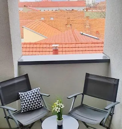 Charlotte Piata Unirii - Free Private Parking 2Bedrooms Apartment Oradea Exterior photo